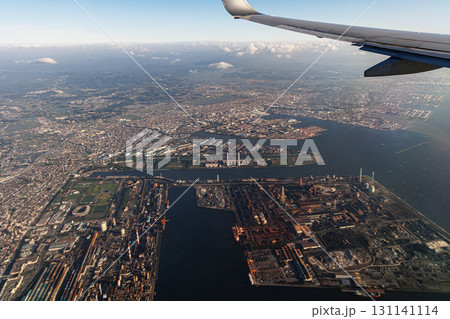 飛行機の窓の外から観る千葉県曽我市（工場地帯） 131141114