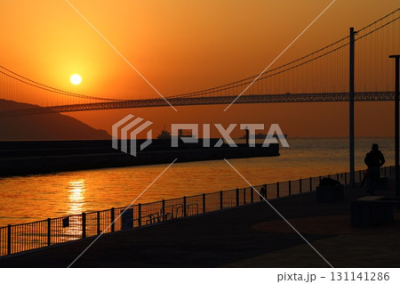 久須美鼻から眺める明石海峡大橋 久須美鼻から眺める明石海峡大橋 131141286