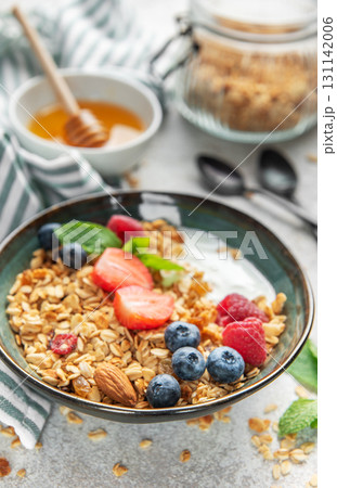 Granola bowl with yogurt and fresh berries Granola bowl with yogurt and fresh berries 131142006