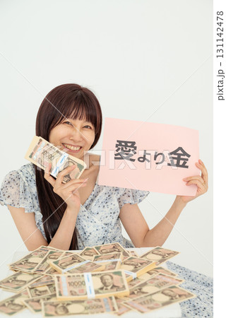 愛情より金を選ぶ女性 愛情より金を選ぶ女性 131142478