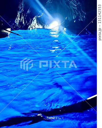 青の洞窟 の神秘的なブル 131142553