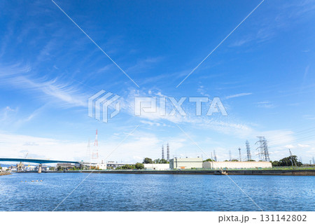 青空と兵庫県姫路港からの工業地帯の風景 青空と兵庫県姫路港からの工業地帯の風景 131142802