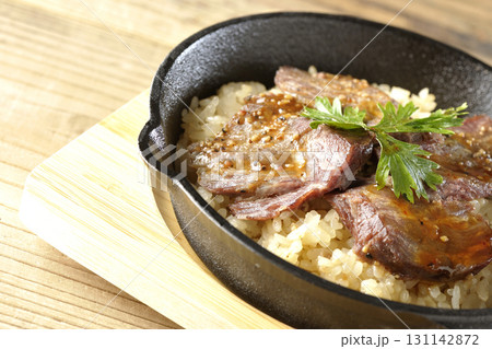 焼き肉乗せガーリックライス 焼き肉乗せガーリックライス 131142872