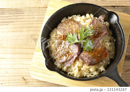 焼き肉乗せガーリックライス 131143287