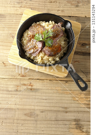 焼き肉乗せガーリックライス 焼き肉乗せガーリックライス 131143294