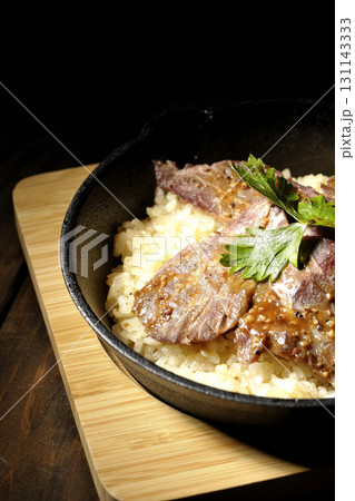 焼き肉乗せガーリックライス 131143333