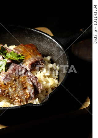 焼き肉乗せガーリックライス 焼き肉乗せガーリックライス 131143334