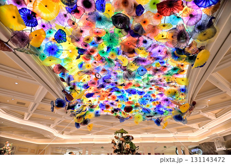 ベラージオホテルのロビー天井を飾るベネチアングラス ベラージオホテルのロビー天井を飾るベネチアングラス 131143472