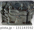 ガンダーラの東にあり交易路の要衝タキシラにある博物館に展示されるお釈迦様の涅槃を表した小彫刻 131143592