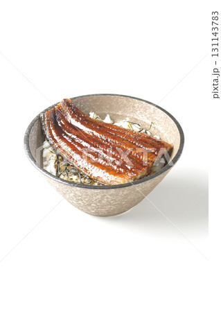 鰻丼を白背景で単品撮影 131143783
