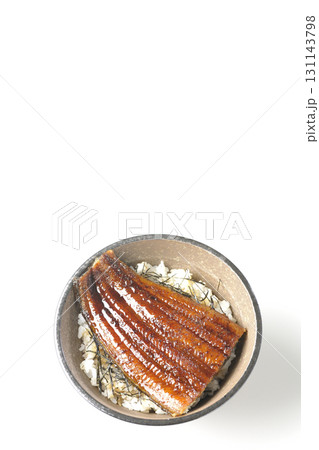 鰻丼を白背景で単品撮影 131143798