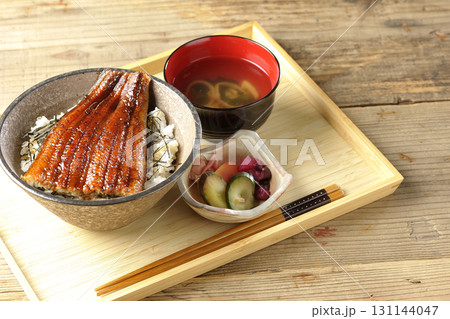 鰻丼とお吸物のセット 131144047