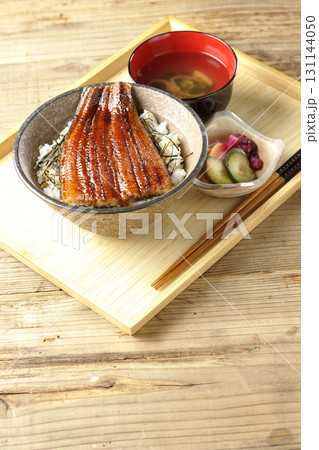 鰻丼とお吸物のセット 131144050