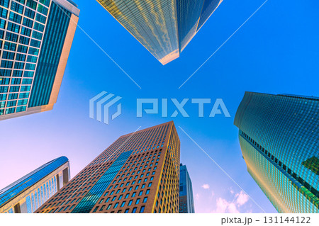 日本の東京都市景観不思議な模様が電通のガラス窓に…汐留のオフィスビル群などを望む＝9月17日 131144122