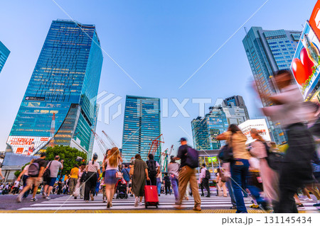 日本の東京都市景観新時代へ。驚異的インバウンド…外国人観光客らで賑わう渋谷スクランブル交差点＝17日 131145434
