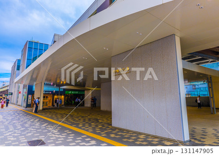日本の横浜都市景観　関内駅（北口）や関内駅北口広場などを望む＝22日 131147905