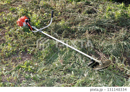 草刈り 刈払機 イメージ 131148334