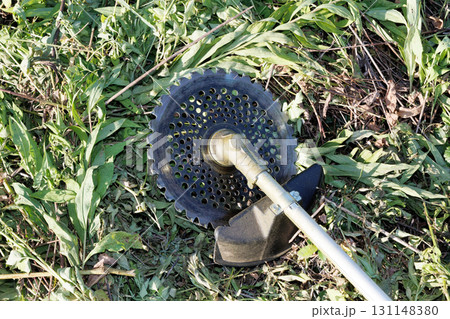 草刈り 刈払い機イメージ 131148380