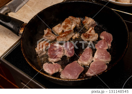 Meat frying in hot pan preparing dinner cuisine Meat frying in hot pan preparing dinner cuisine 131148545