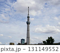 雲のかかる十間橋からスカイツリーを望む 131149552