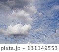 青空に浮かぶ白い雲 131149553