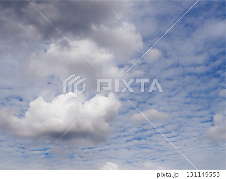 青空に浮かぶ白い雲 青空に浮かぶ白い雲 131149553