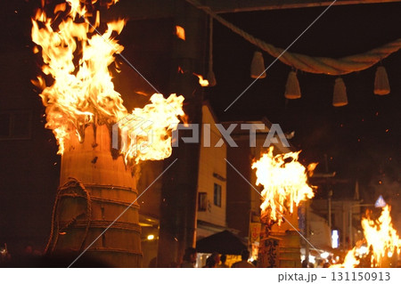 松明が燃える吉田の火祭り 松明が燃える吉田の火祭り 131150913