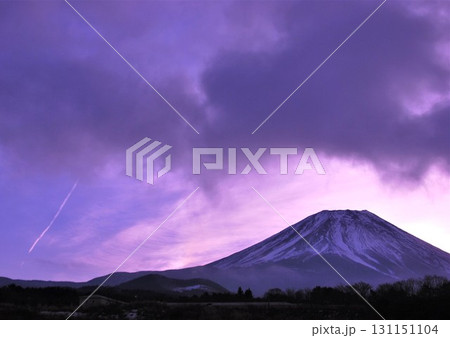 上九一色村、早朝の奇怪な空模様と富士山 131151104