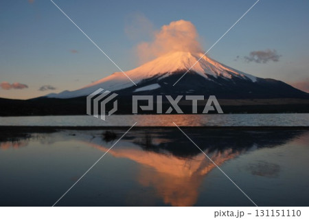 元日を祝う早朝の「W・富士山」 131151110