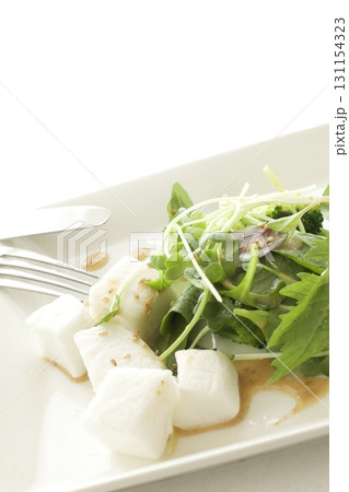 はんぺんとカイワレ大根のサラダ 131154323