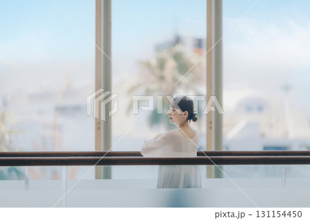 旅行に出かける女性 フェリーターミナル 旅行に出かける女性 フェリーターミナル 131154450
