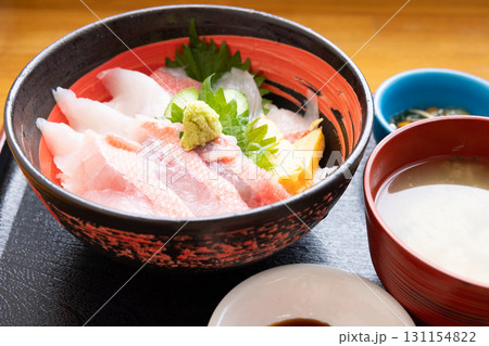 伊豆名物のおいしい三色金目鯛丼定食 伊豆名物のおいしい三色金目鯛丼定食 131154822