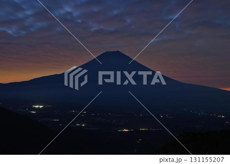 猪之頭林道からの夜明け富士 131155207