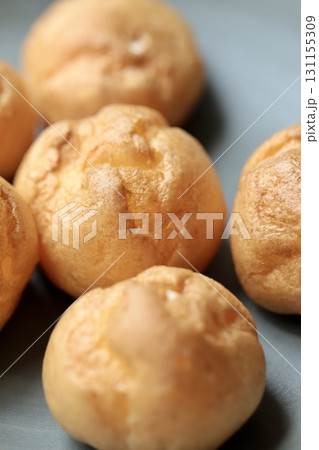 柔らかい皮のプチシュークリーム 131155309