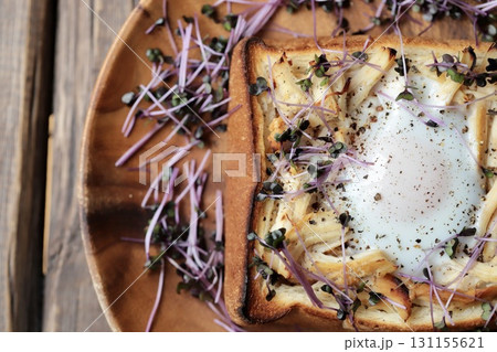 サラダチキンを土手にしたアレンジトースト サラダチキンを土手にしたアレンジトースト 131155621