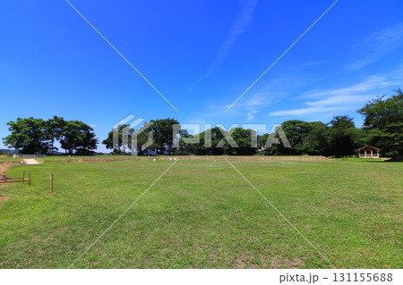 石垣と堀が残る青空の九戸城跡　《岩手》 131155688