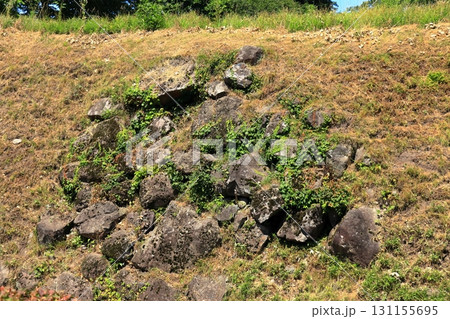石垣と堀が残る青空の九戸城跡 《岩手》 石垣と堀が残る青空の九戸城跡 《岩手》 131155695
