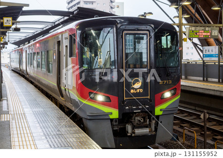 【高知駅】駅に到着した特急あしずり 131155952
