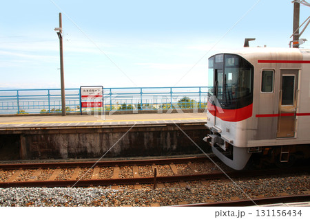海辺を走る山陽電車滝の茶屋駅 海辺を走る山陽電車滝の茶屋駅 131156434