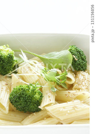 ぺンネとブロッコリーのパスタ料理 131156856