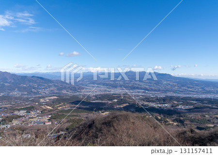 伊香保温泉にある見聞山から望む、赤城山・谷川岳の壮大なパノラマ 伊香保温泉にある見聞山から望む、赤城山・谷川岳の壮大なパノラマ 131157411