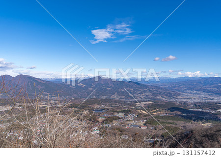 伊香保温泉にある見聞山から望む、赤城山・谷川岳の壮大なパノラマ 伊香保温泉にある見聞山から望む、赤城山・谷川岳の壮大なパノラマ 131157412