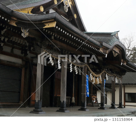 秋田県護国神社の拝殿正面 131158964