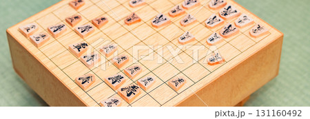 将棋 は 日本 の 伝統的 な ボードゲーム 【 将棋 を 指す イメージ 】 将棋 は 日本 の 伝統的 な ボードゲーム 【 将棋 を 指す イメージ 】 131160492