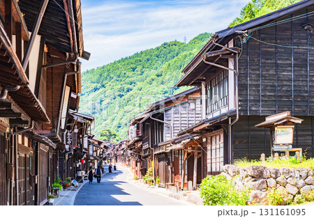 奈良井宿 は 中山道 の 宿場町 で 当時 の 町並み が 保存 されている 【 長野県 塩尻市 】 奈良井宿 は 中山道 の 宿場町 で 当時 の 町並み が 保存 されている 【 長野県 塩尻市 】 131161095