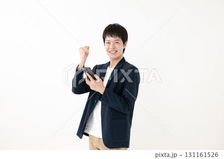 若いビジネスマンのガッツポーズ 若いビジネスマンのガッツポーズ 131161526