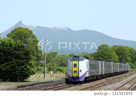 駒ヶ岳をバックに大沼駅に進入する特急北斗 北斗 キハ261系 キハ261 駒ヶ岳をバックに大沼駅に進入する特急北斗 北斗 キハ261系 キハ261 131161853