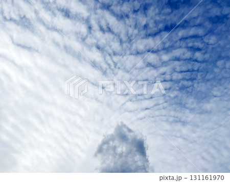 低い雲と高い雲　横 131161970