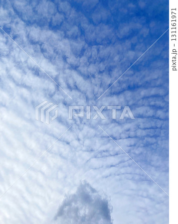 低い雲と高い雲　縦 131161971