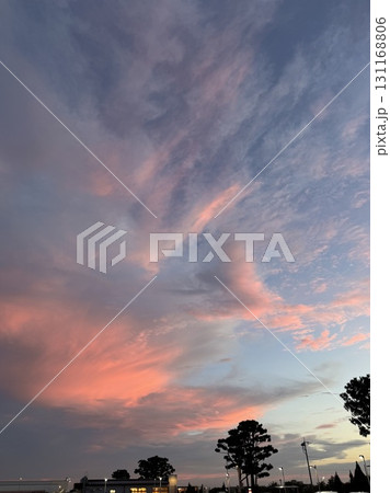 夕焼けに染まる雲 夕焼けに染まる雲 131168806